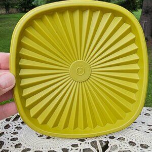 Tupperware Servalier square shaped lid only for container 841-19 avocado colored
